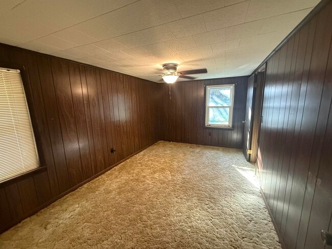 Building Photo - 122 Helm Rd