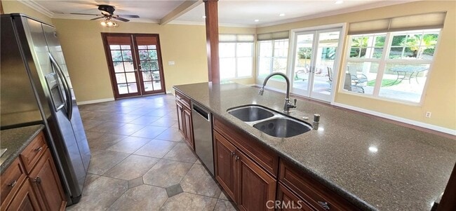 Building Photo - 1400 Post Rd