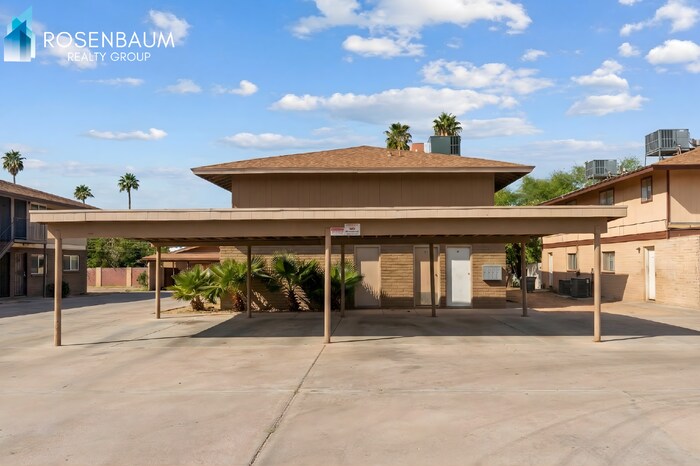 Building Photo - 208 S Doran