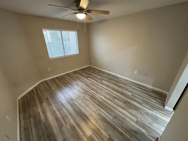 Building Photo - ADORABLE 2 BEDROOM 2 BATHROOM 1ST FLOOR CO...