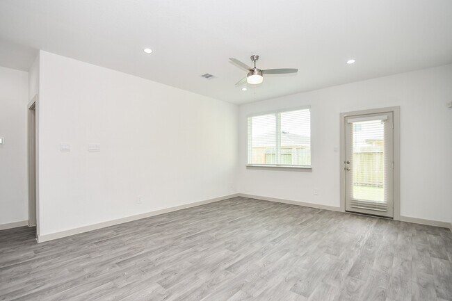 Building Photo - 2818 Bethnal Gdn Wy