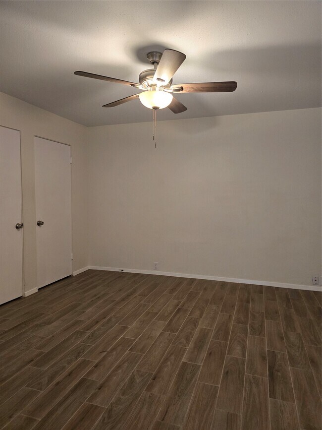 Building Photo - 2101 Fountain View Dr