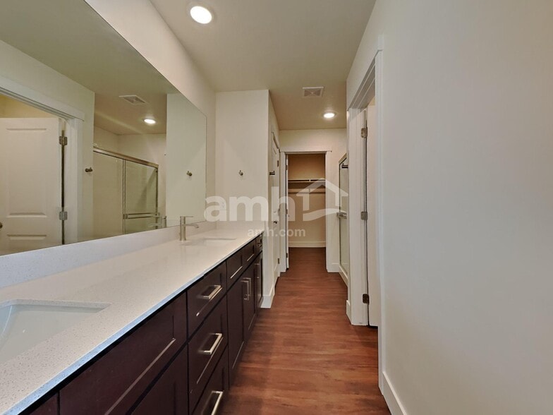 Building Photo - 1453 N Alderleaf Rd
