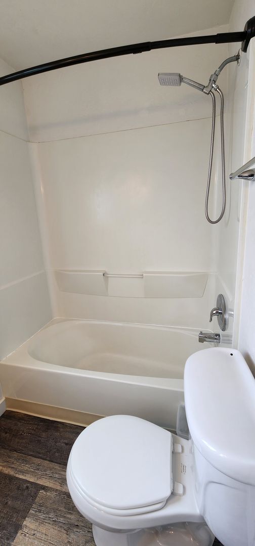 Building Photo - $500 MOVES YOU IN! 3 Bedroom Albany House ...