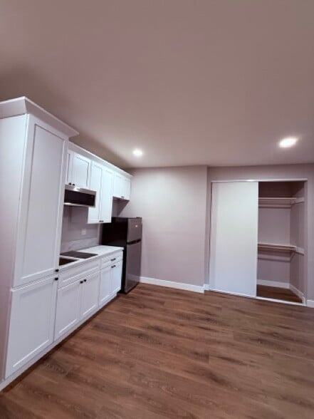 Building Photo - 2270 Prince Albert Dr