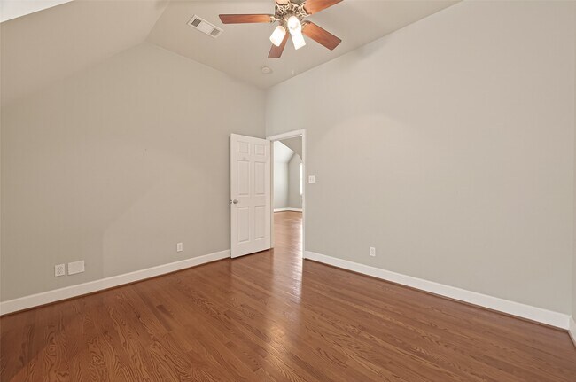 Building Photo - 2405 Southgate Blvd