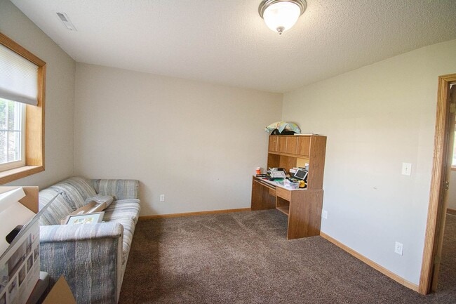 Building Photo - Fantastic NW Rochester home with great updates!