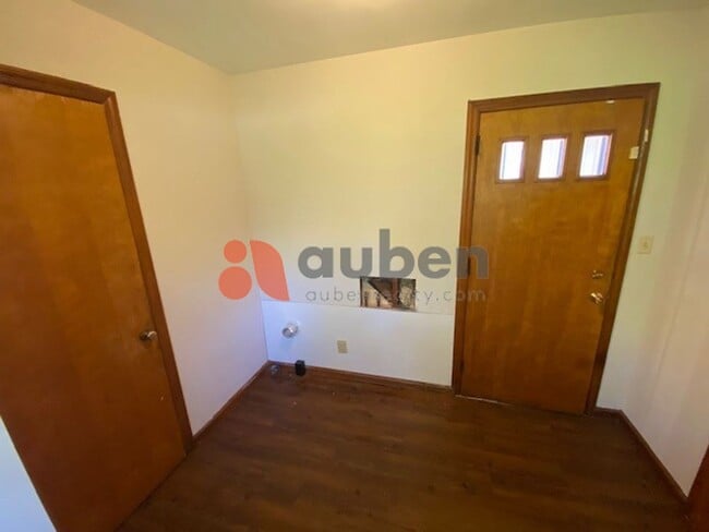 Building Photo - 2217 Hickory Valley Rd
