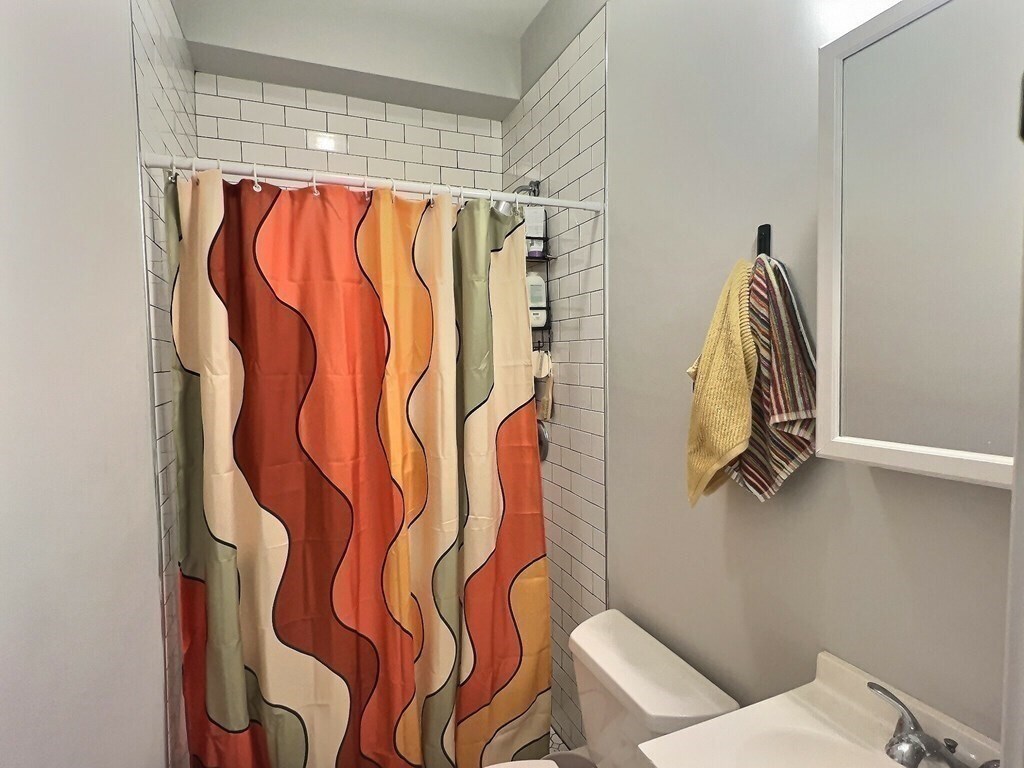 Building Photo - 255 Paris St