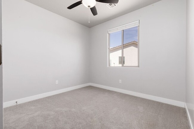 Building Photo - 6118 S Salix Wy