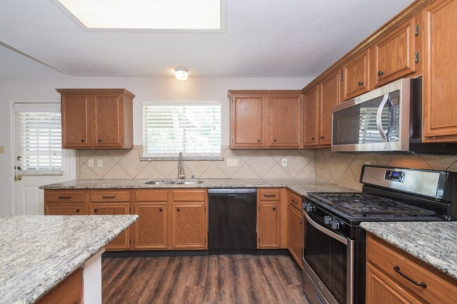 Building Photo - 2406 Old Dixie Dr