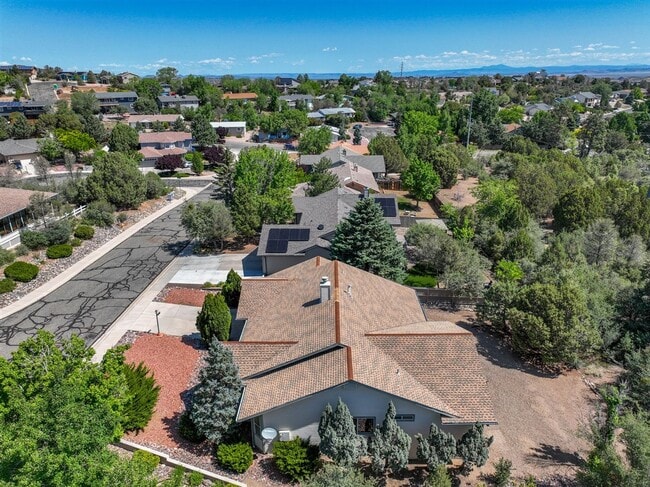 Building Photo - Freshly painted, 3 Bedroom, 2 Bath Home in...