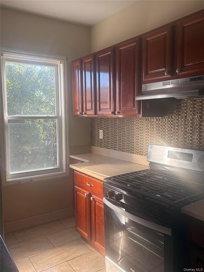 Building Photo - 3334 Eastchester Rd