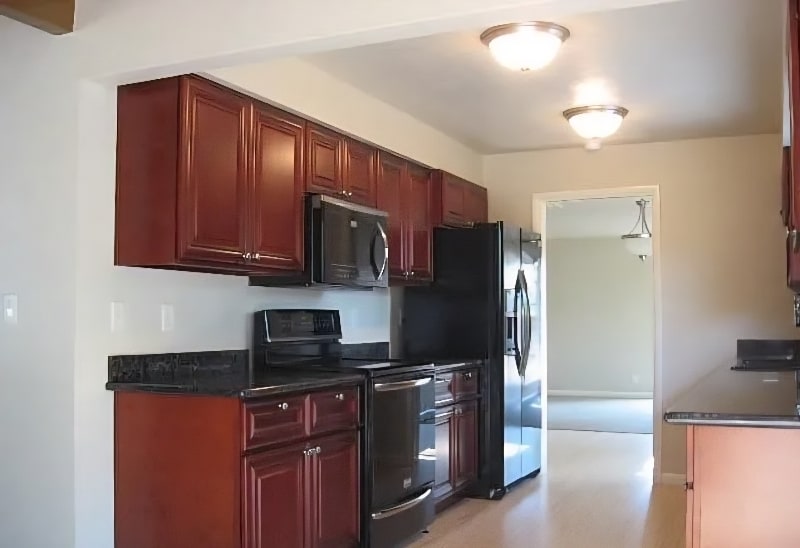 Building Photo - 868 Charles Ave S