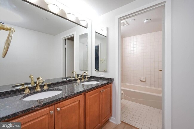 Building Photo - 1530 Key Blvd