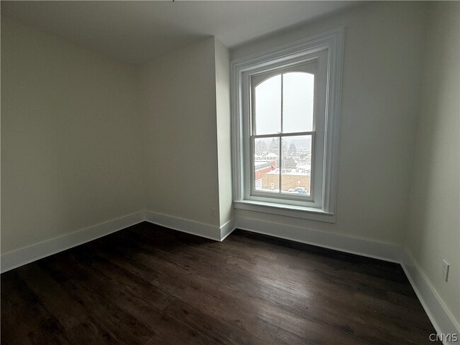 Building Photo - 109 Main St