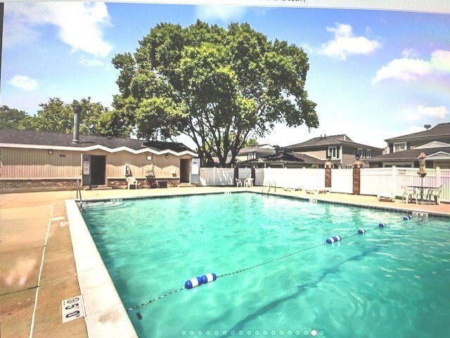 Building Photo - 1451 Cove Dr