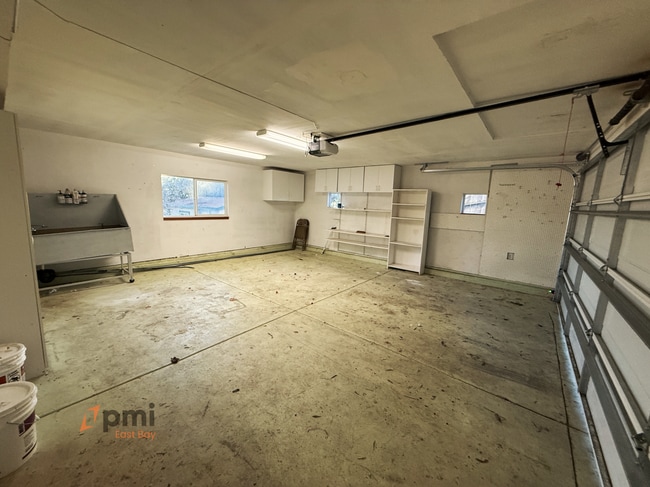 Building Photo - 4-Bedroom Residence in Martinez with Flexible Living Spaces