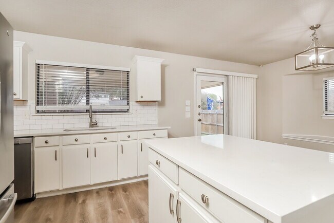 Building Photo - 9124 Gambier Dr