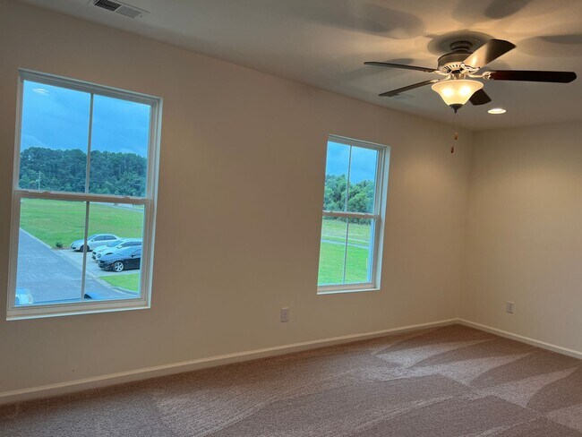 Building Photo - Coming Soon - Lovely 2 Bedroom 2.5 Bath To...