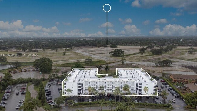 Building Photo - 2998 Sunrise Lakes Dr W