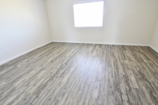 Building Photo - Brenwood Manor - 18242 Bethany Manor Ct, K...