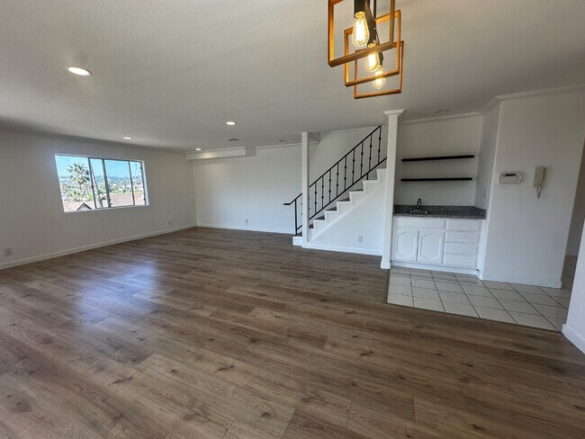Building Photo - 4003 Sunset Dr