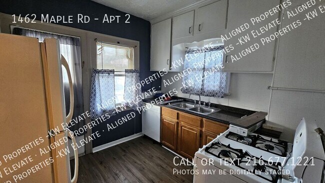 Building Photo - 1462 Maple Rd