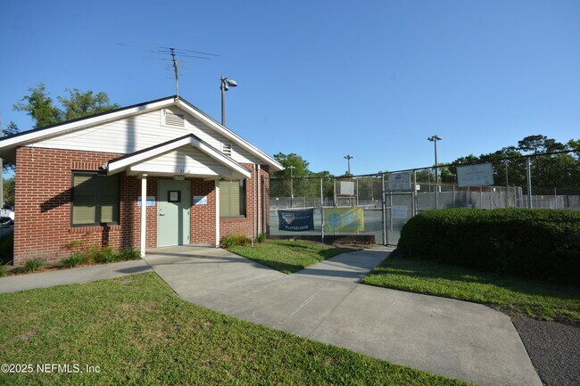 Building Photo - 3806 Burnett Park Rd