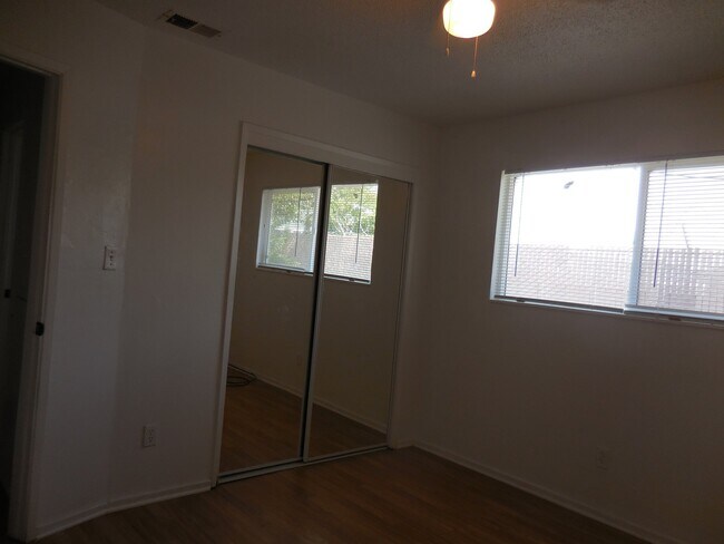 Building Photo - 3371 Lerwick Rd