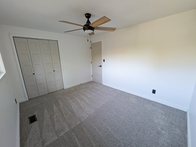 Building Photo - 1658 E 1500 N