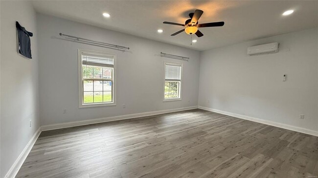 Building Photo - 703 Kingsley Dr