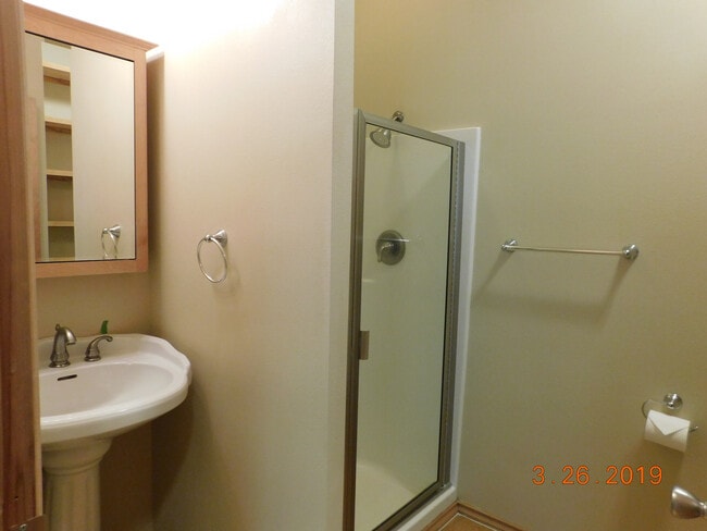 Building Photo - Gated 1 Bedroom Apartment