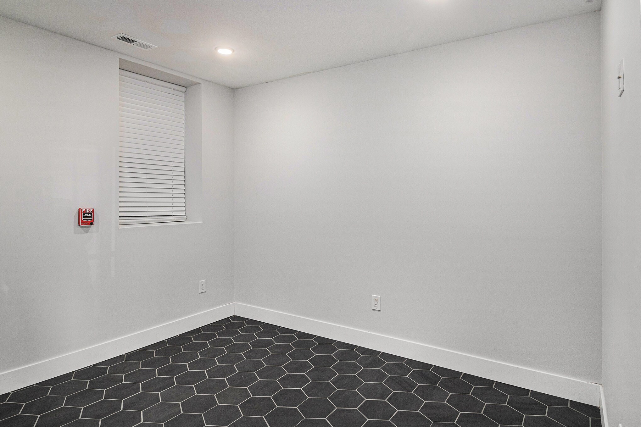 Building Photo - 1853 Hoffman St