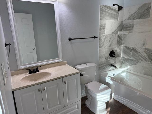 Building Photo - 1826 N Woods St