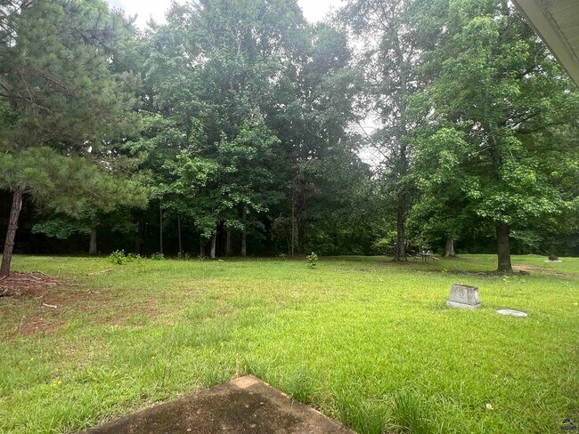 Building Photo - 136 Joycliff Cir