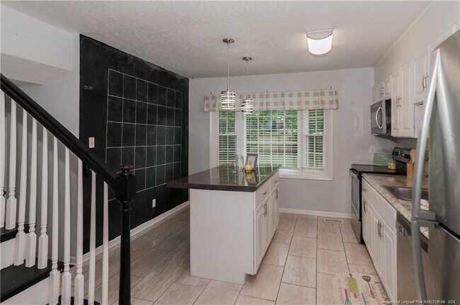 Building Photo - 1302 Kienast Dr