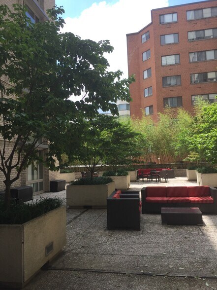 Building Photo - 950 25th St NW