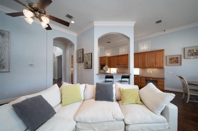 Building Photo - 5902 Garden Hills Dr