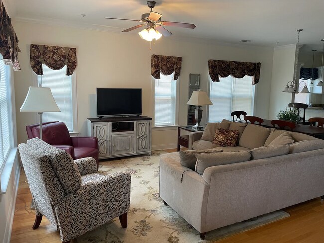 Building Photo - 2 Bed, 2 Bath Apartment on the River - Furnhsied Rental