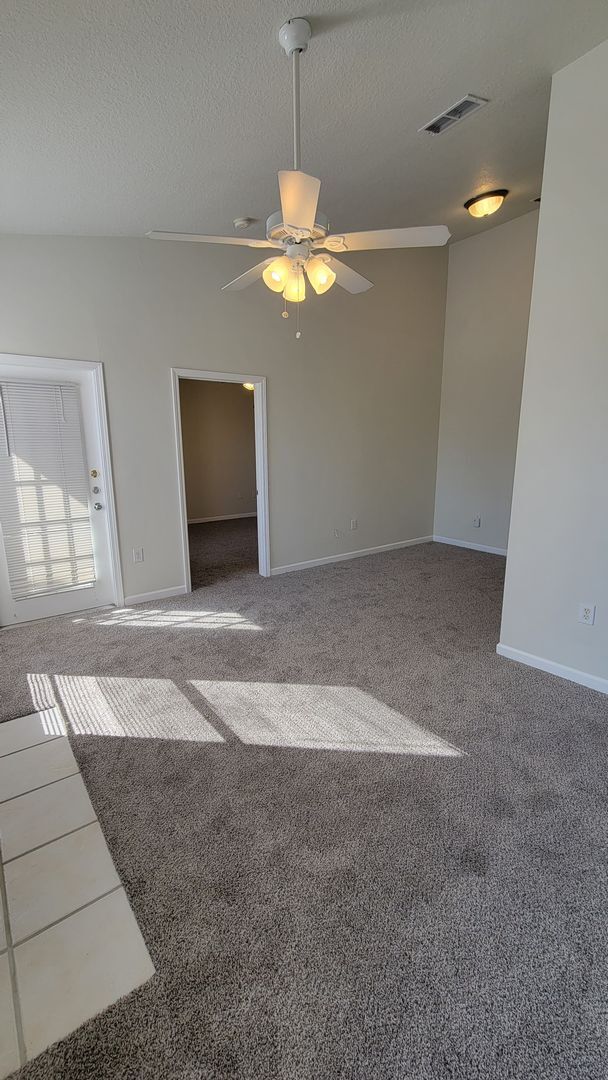 Building Photo - The Villas Condominiums  2/2 AVAILALBE NOW!