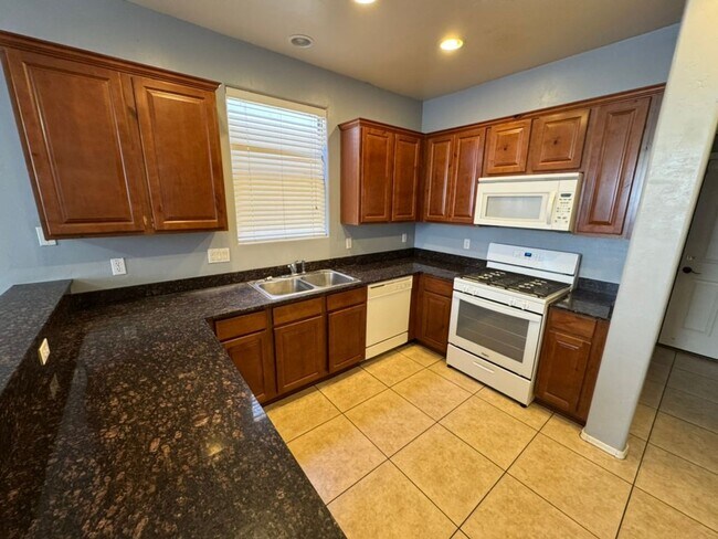 Building Photo - 467 E Calle De Ocaso