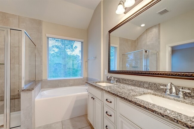 Building Photo - 220 Cheswood Forest Dr