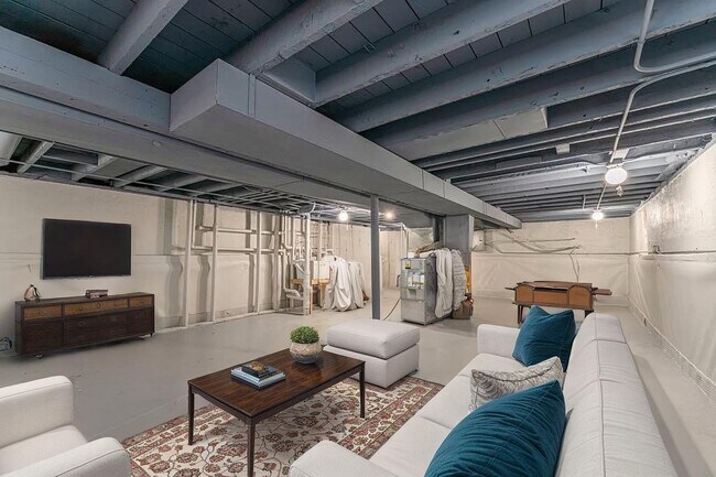 Building Photo - 2330 121st St