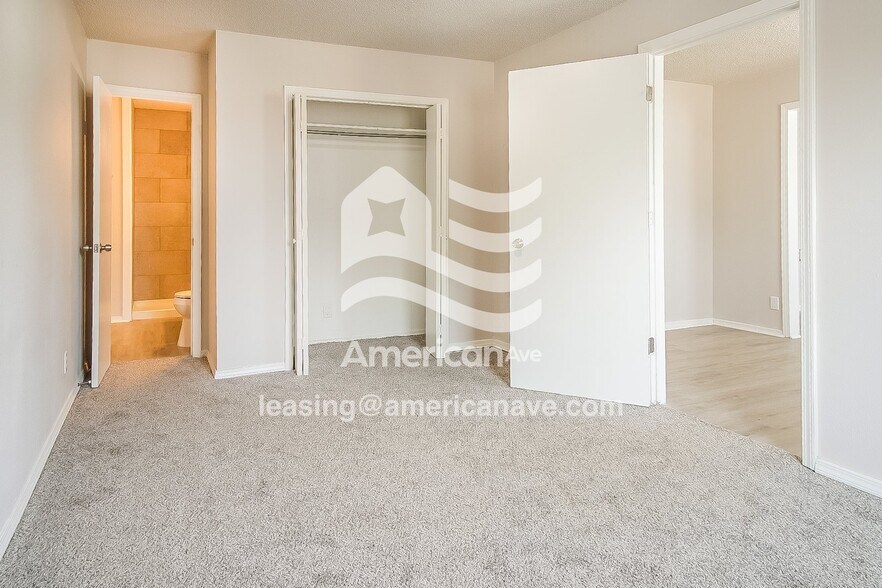 Building Photo - 147 W 49th Pl N