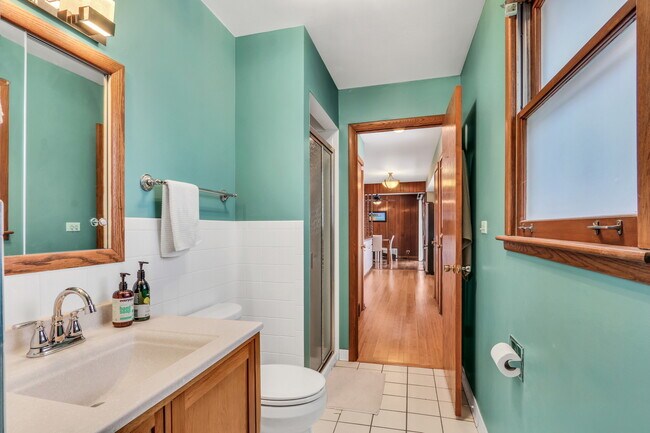 Building Photo - 826 Crestfield Ave