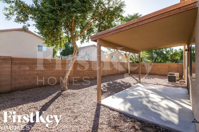 Building Photo - 343 W Hereford Dr