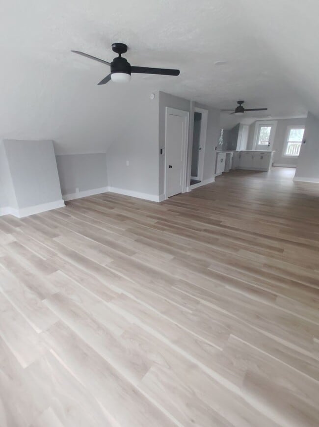 Building Photo - 1712-1714 Bryden Road - Upstairs Apartment