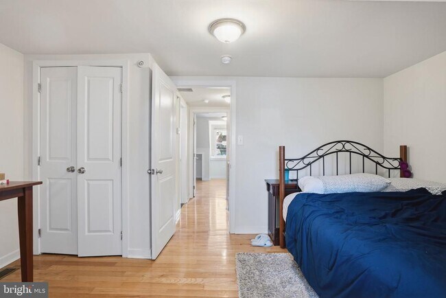 Building Photo - 520 S 4th St