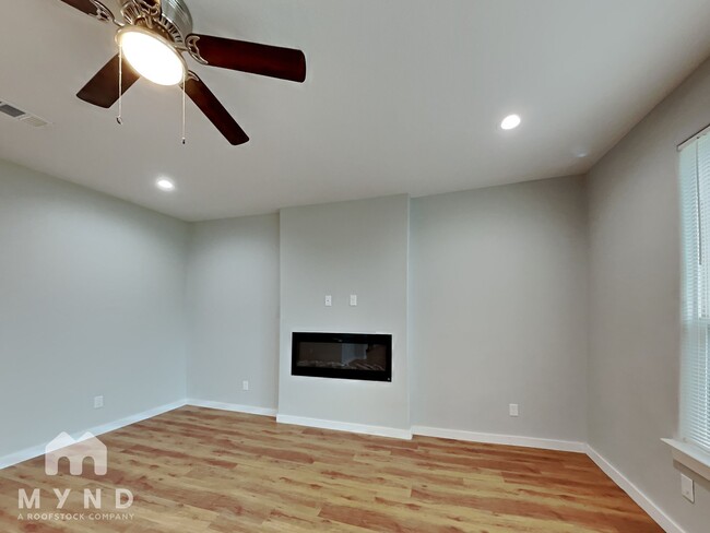 Building Photo - 712 Perry Ave